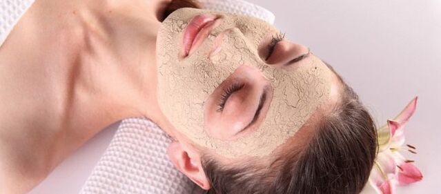 The yeast mask tightens the facial skin and gives it elasticity
