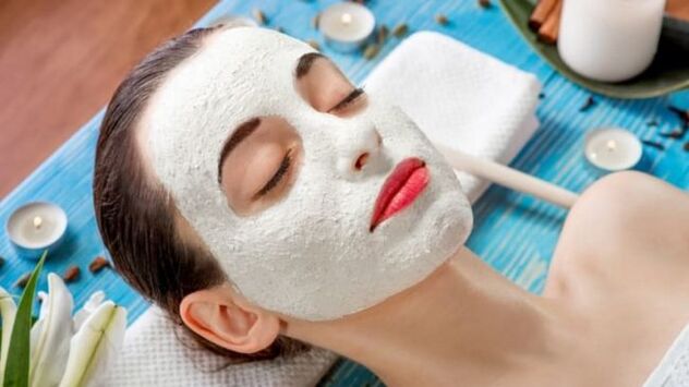 White clay face mask purifies and tones the skin
